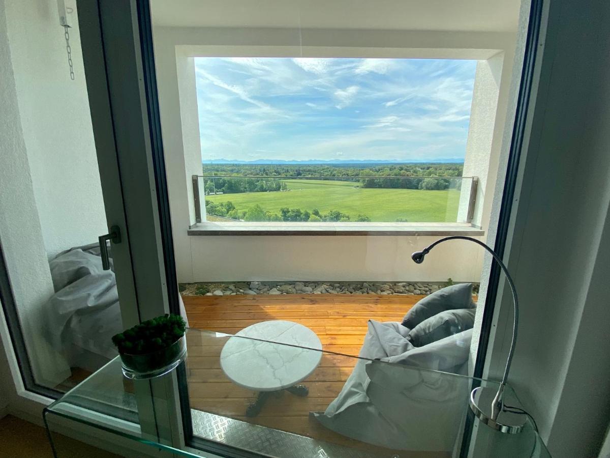 Séjour chez l'habitant Alpen-panorama - Einzigartige Privatsuite Hoch Ueber Muenchen, 12tes Og, Alpenblick, Loggia, Whirlpool, 15 Minuten Zum Zentrum, Ruhe Und Erholung In Der Stadt Fuer Privat Und Geschaeftlich Reisende Munich