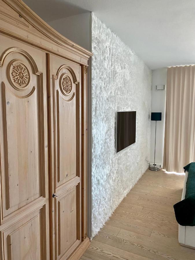 Alpen-panorama - Einzigartige Privatsuite Hoch Ueber Muenchen, 12tes Og, Alpenblick, Loggia, Whirlpool, 15 Minuten Zum Zentrum, Ruhe Und Erholung In Der Stadt Fuer Privat Und Geschaeftlich Reisende Séjour chez l'habitant