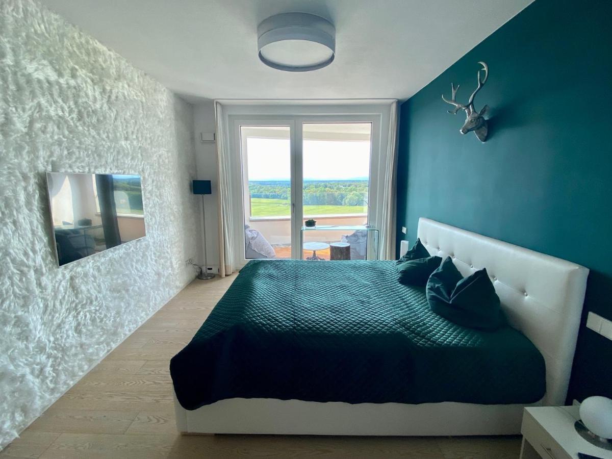 Alpen-panorama - Einzigartige Privatsuite Hoch Ueber Muenchen, 12tes Og, Alpenblick, Loggia, Whirlpool, 15 Minuten Zum Zentrum, Ruhe Und Erholung In Der Stadt Fuer Privat Und Geschaeftlich Reisende Accommodatie bij particulieren München