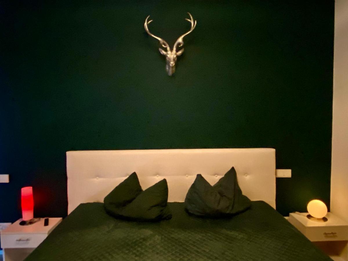 Alpen-panorama Suite: Luxurious Mountain View Retreat In Homestay Munich